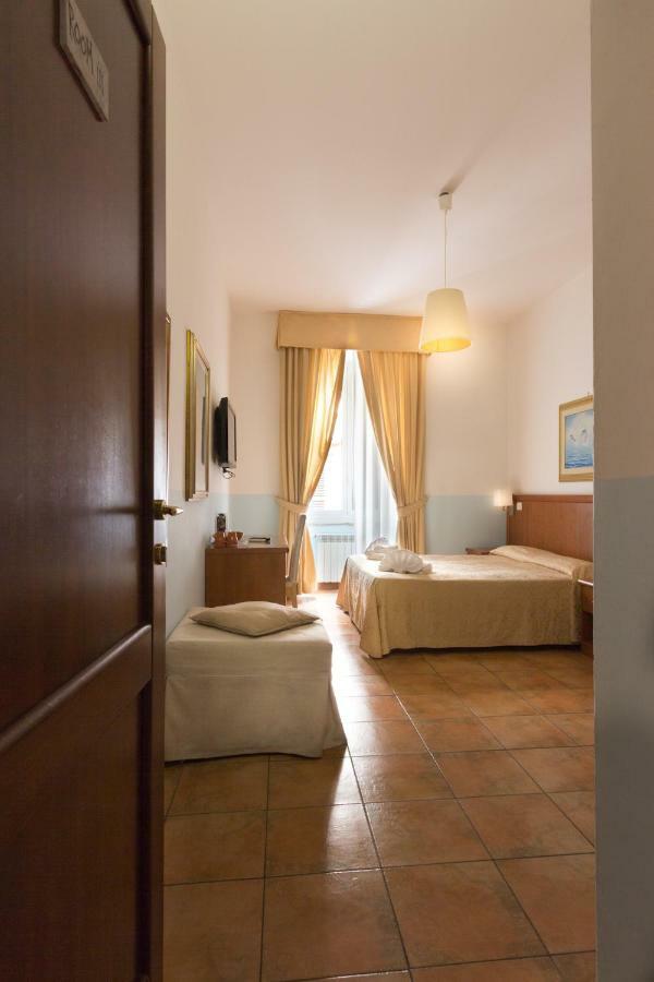 Few Steps From St Peter Bed & Breakfast
