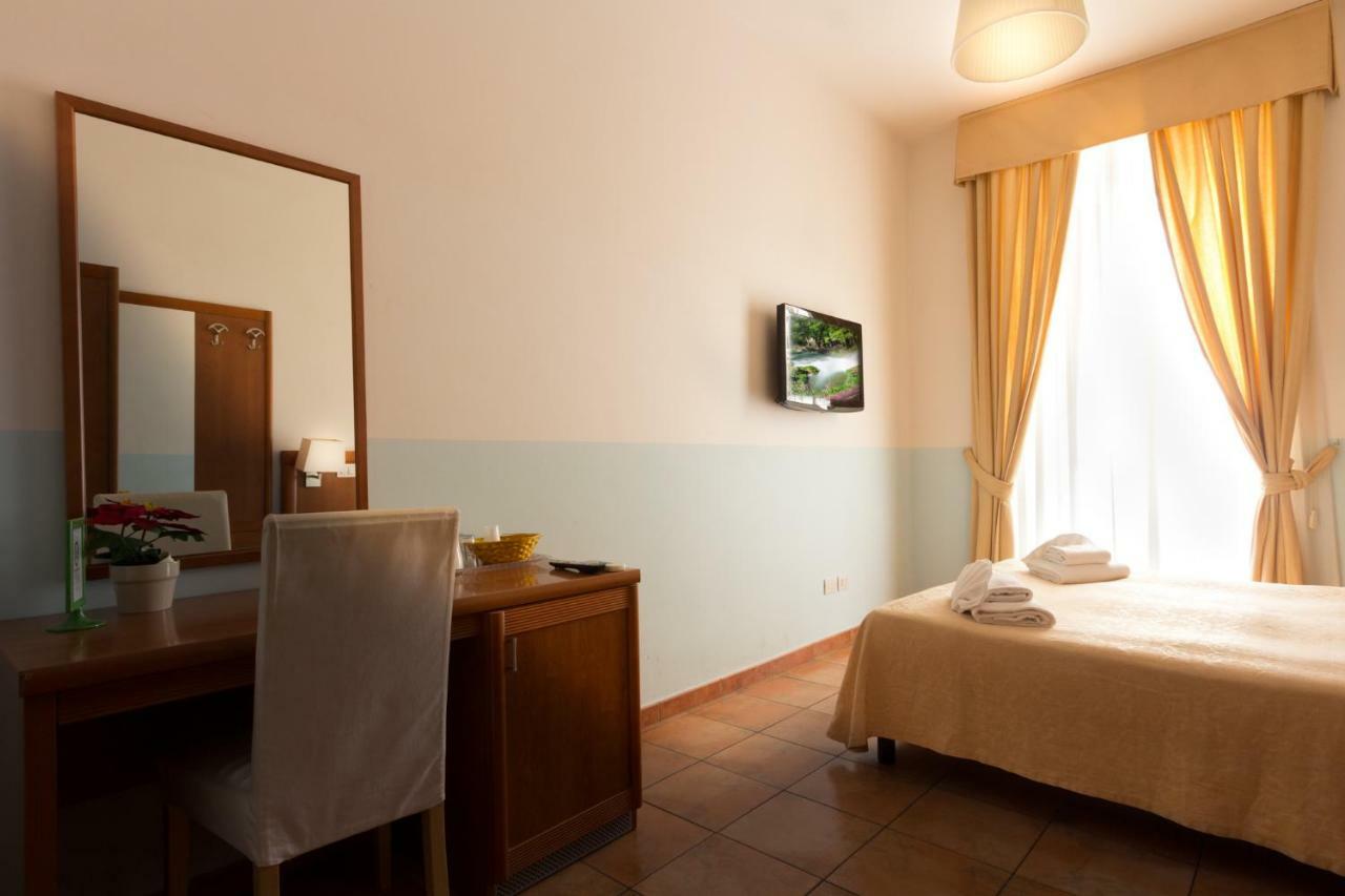 Few Steps From St Peter Bed & Breakfast